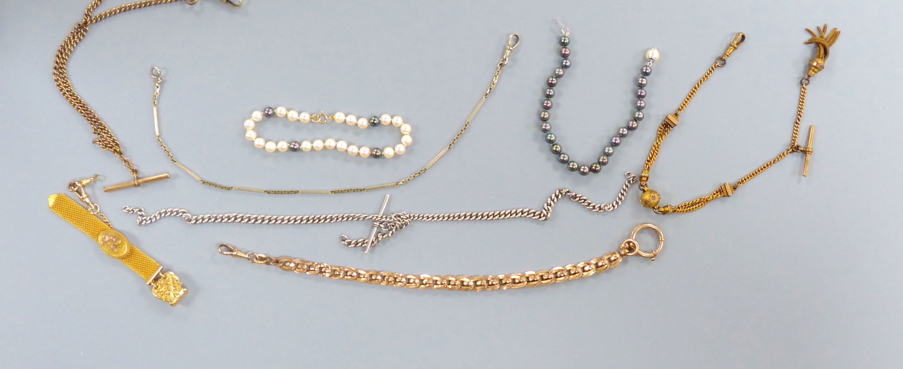 Mixed jewellery including a modern 9ct and cultured pearl bracelet, silver albert, gilt albertina, gilt albert, chain etc.